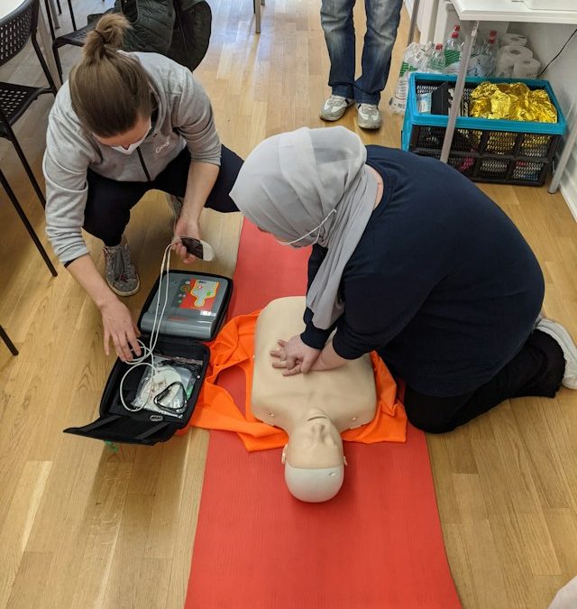 CPR vs. AED: Understanding the Difference and When to Use Each