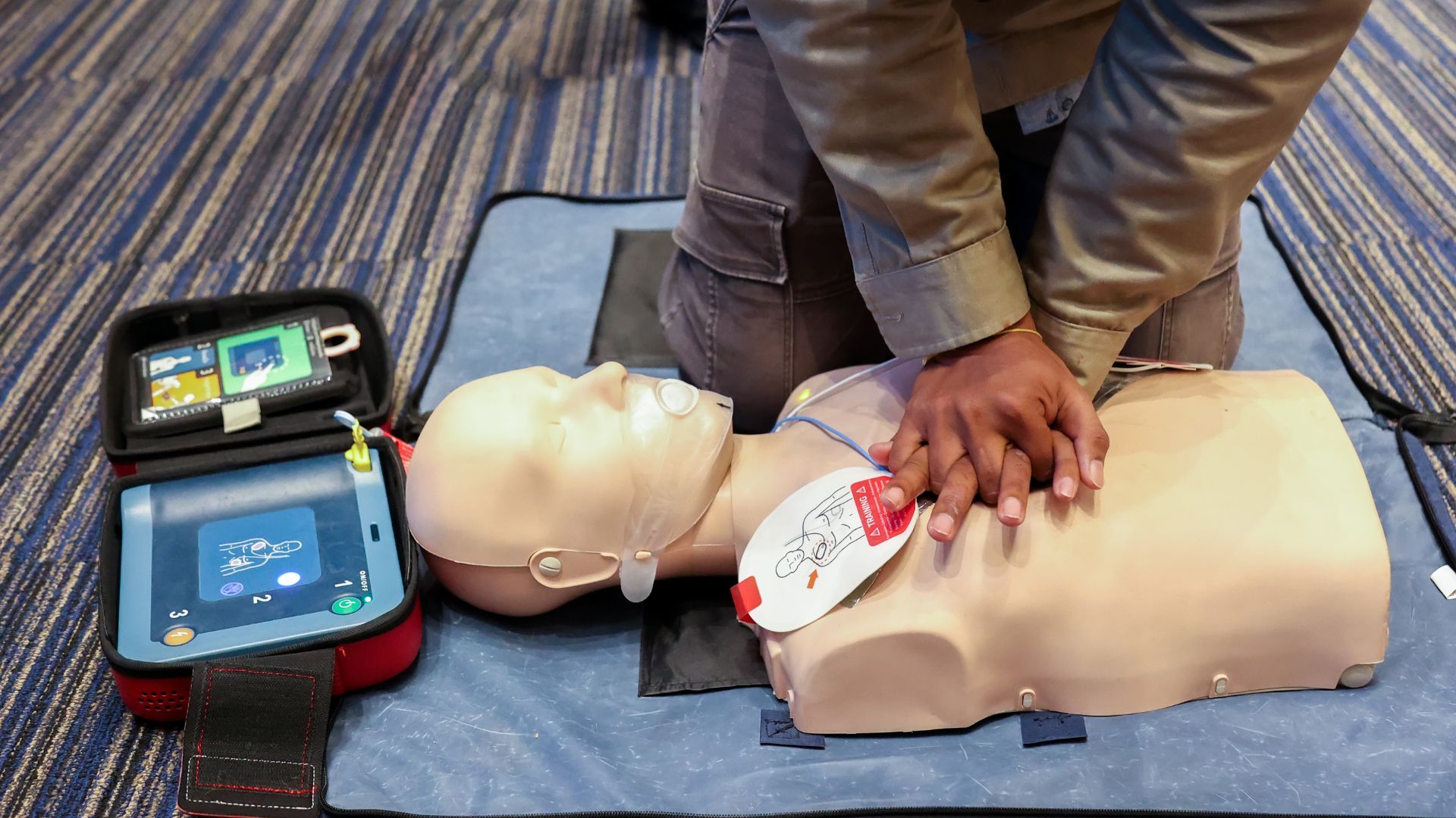 Man using AED on dummy